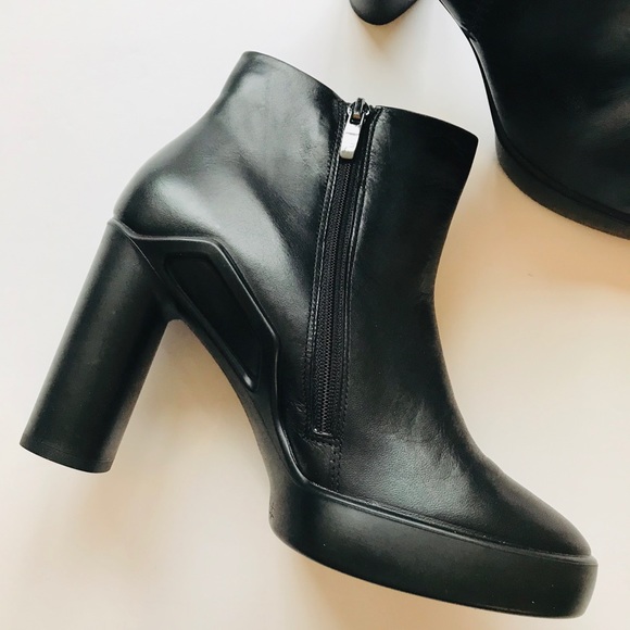 ECCO Black Platform Ankle Booties NEW - Picture 2 of 8